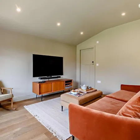 2 Bed In Oc-92946 Holiday home *