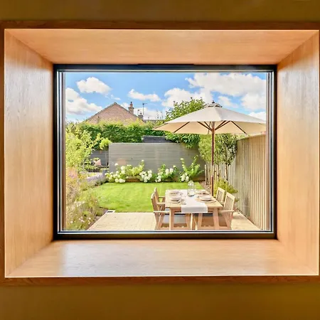 2 Bed In Oc-92946 Holiday home *