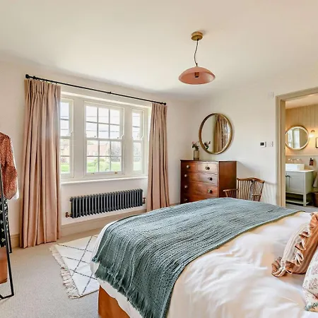 2 Bed In Oc-92946 *