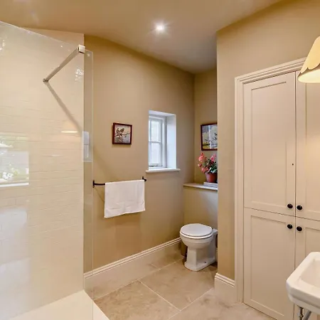 2 Bed In Oc-92946 Holiday home Helmsley